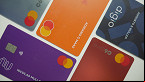 Nubank, C6 Bank ou Inter: quem tem o melhor cartão black? Veja a comparação